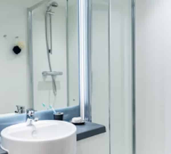 Amenities?w=400&h=260&fit=crop&q=40&auto=format&trim=auto