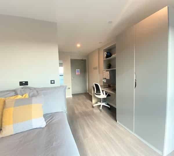 Common Area?w=400&h=260&fit=crop&q=40&auto=format&trim=auto