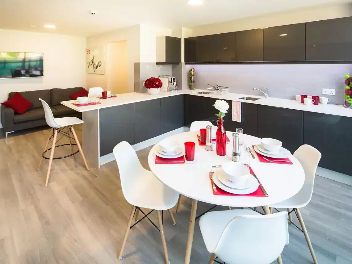 Amenities?w=400&h=260&fit=crop&q=40&auto=format&trim=auto