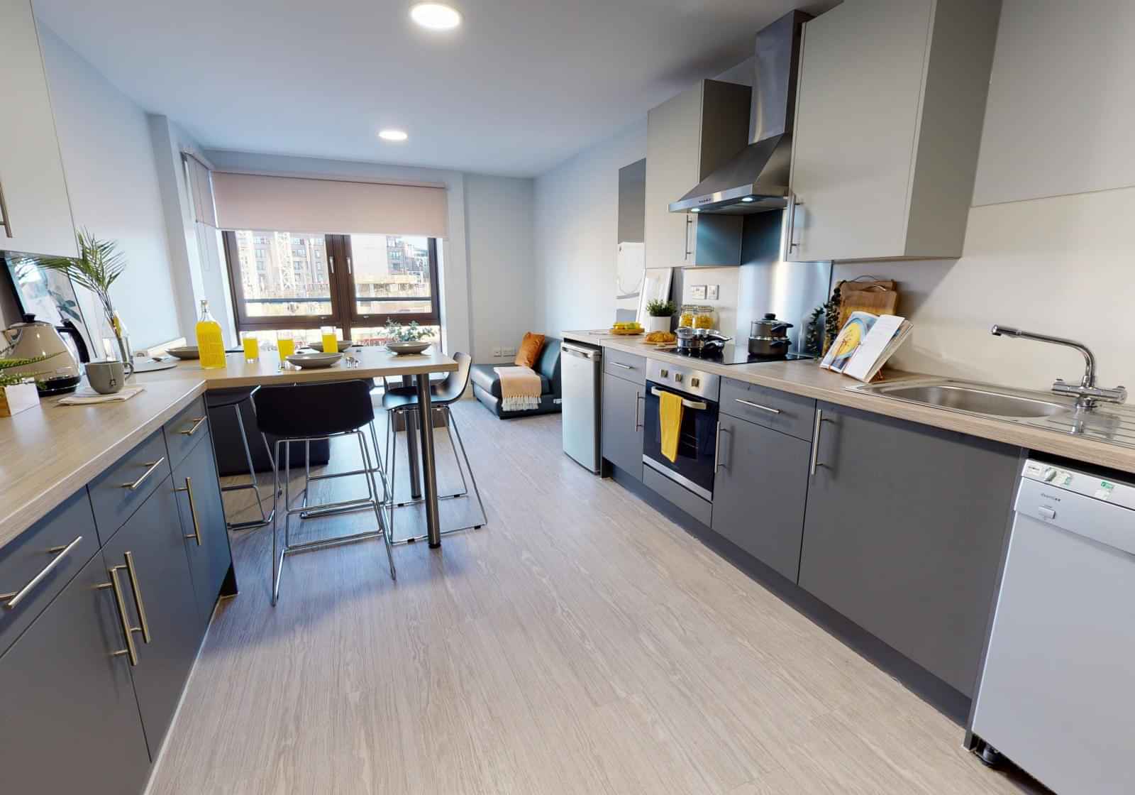 Common Area?w=400&h=260&fit=crop&q=40&auto=format&trim=auto