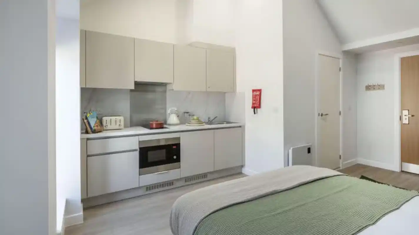 Amenities?w=400&h=260&fit=crop&q=40&auto=format&trim=auto