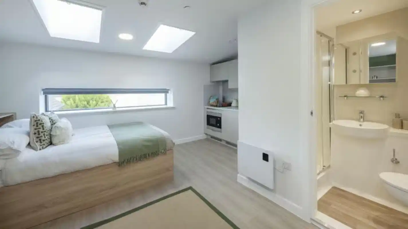 Amenities?w=400&h=260&fit=crop&q=40&auto=format&trim=auto