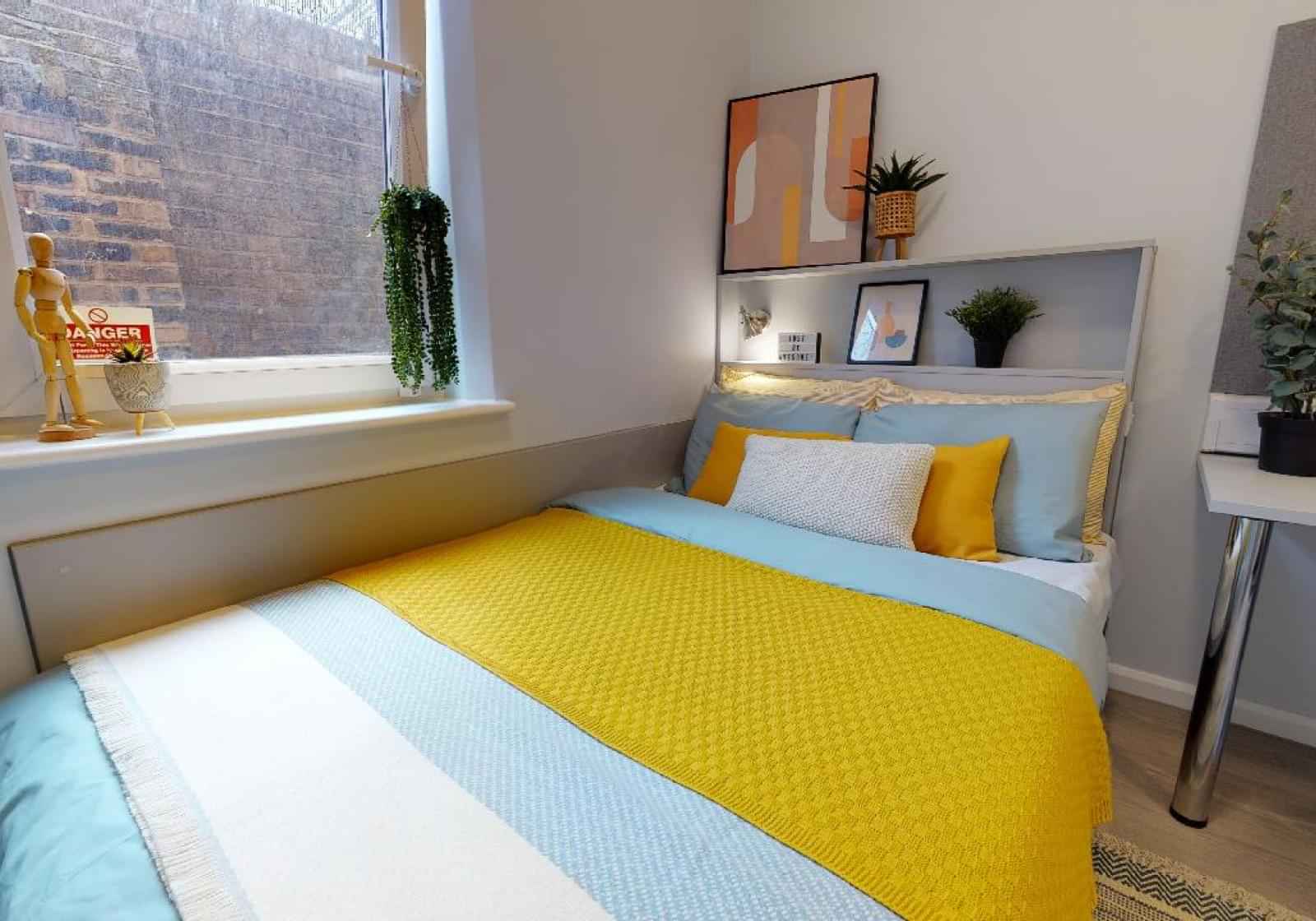 Common Area?w=400&h=260&fit=crop&q=40&auto=format&trim=auto