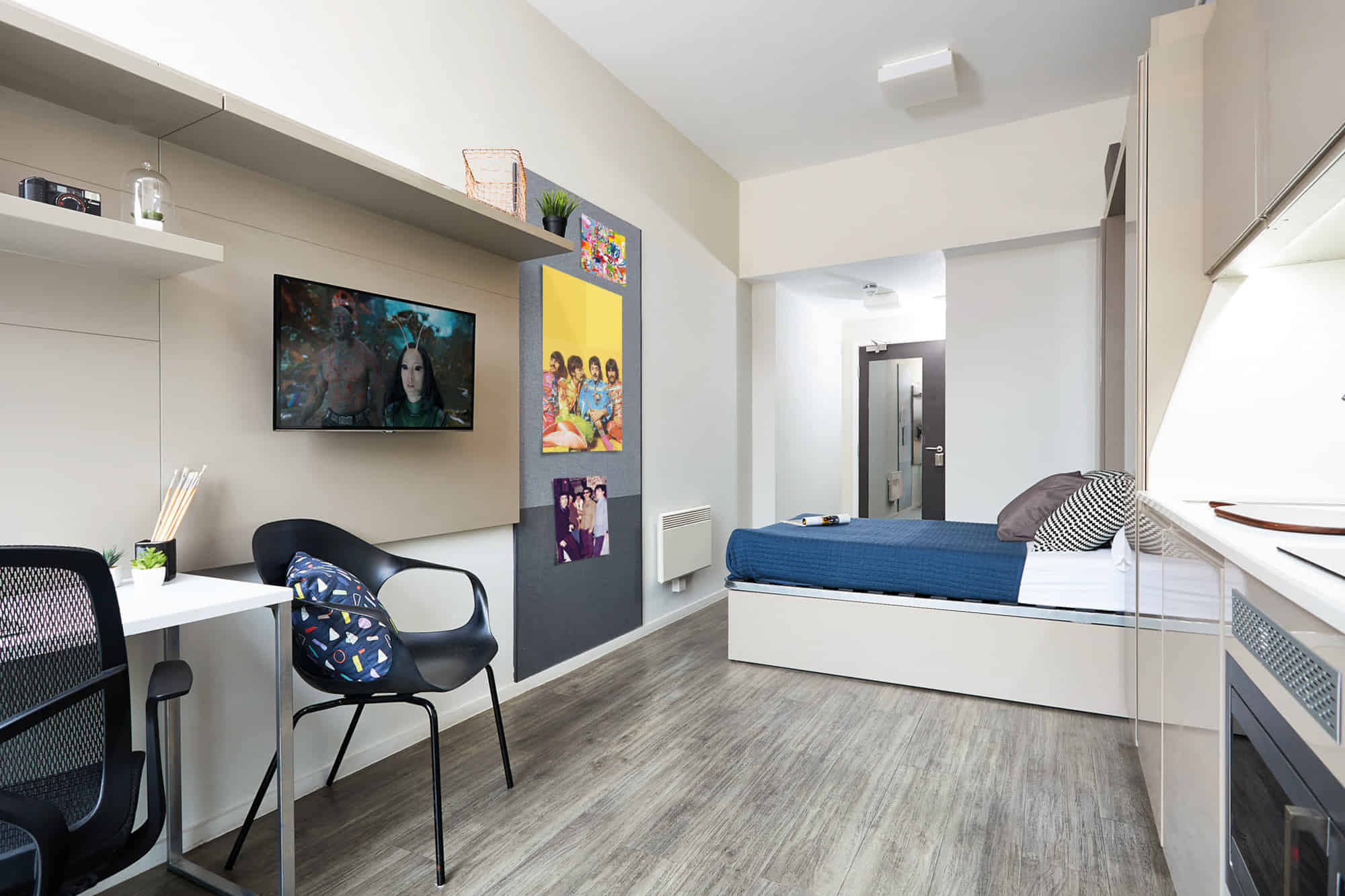 Common Area?w=400&h=260&fit=crop&q=40&auto=format&trim=auto