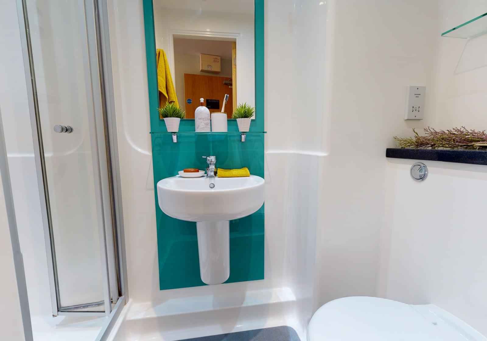 Common Area?w=400&h=260&fit=crop&q=40&auto=format&trim=auto