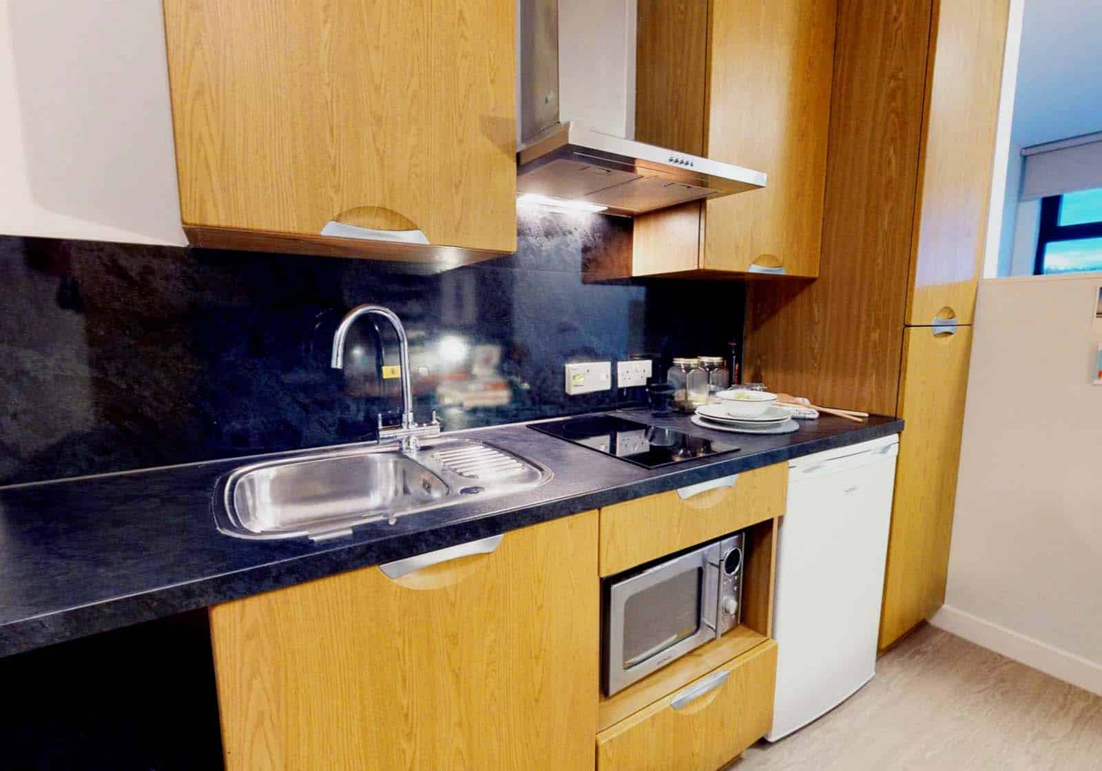 Common Area?w=400&h=260&fit=crop&q=40&auto=format&trim=auto