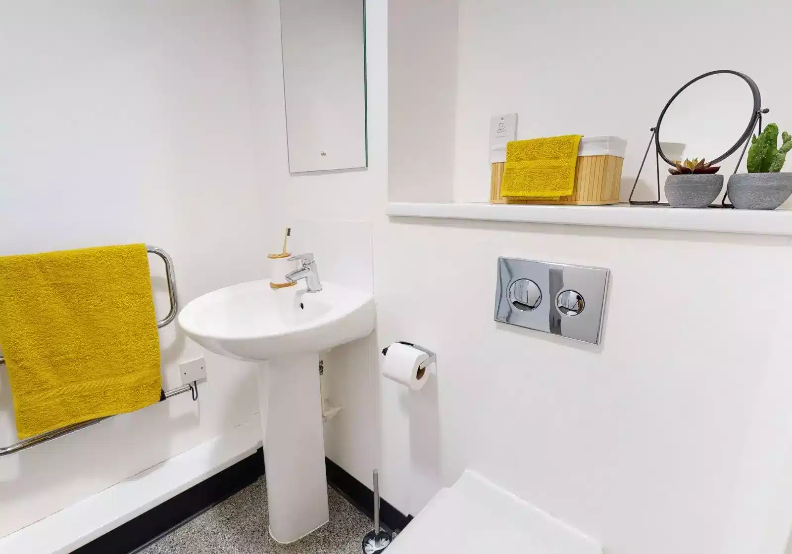 Exterior?w=400&h=260&fit=crop&q=40&auto=format&trim=auto