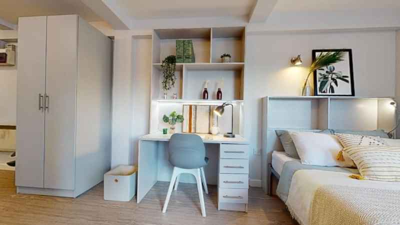 Amenities?w=400&h=260&fit=crop&q=40&auto=format&trim=auto