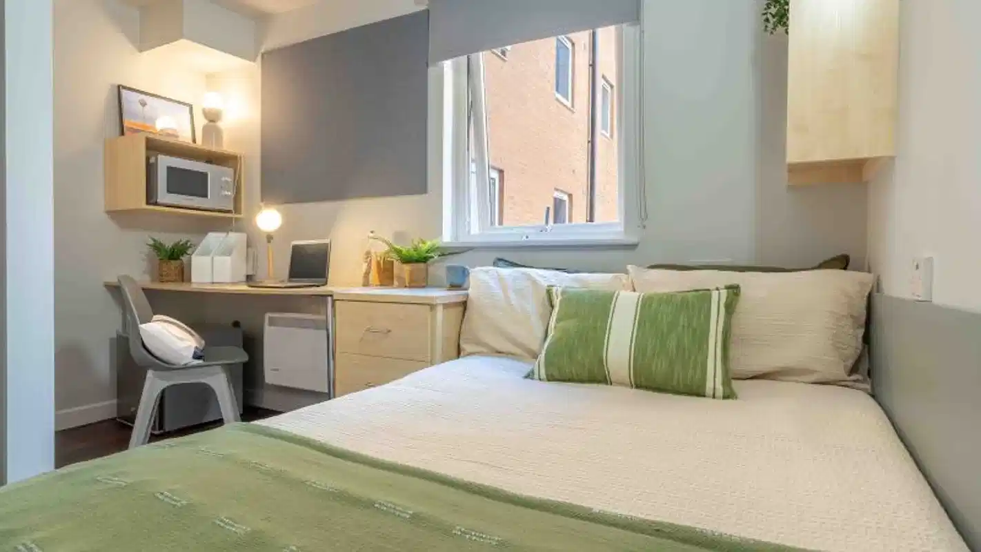 Silver En Suite Plus