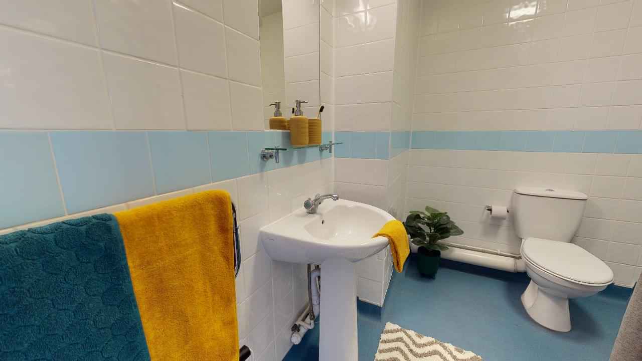 Amenities?w=400&h=260&fit=crop&q=40&auto=format&trim=auto