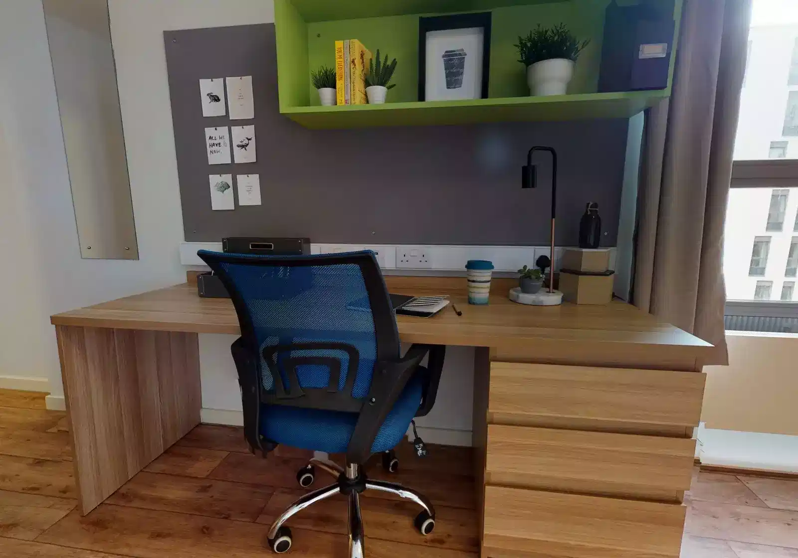 Exterior?w=400&h=260&fit=crop&q=40&auto=format&trim=auto