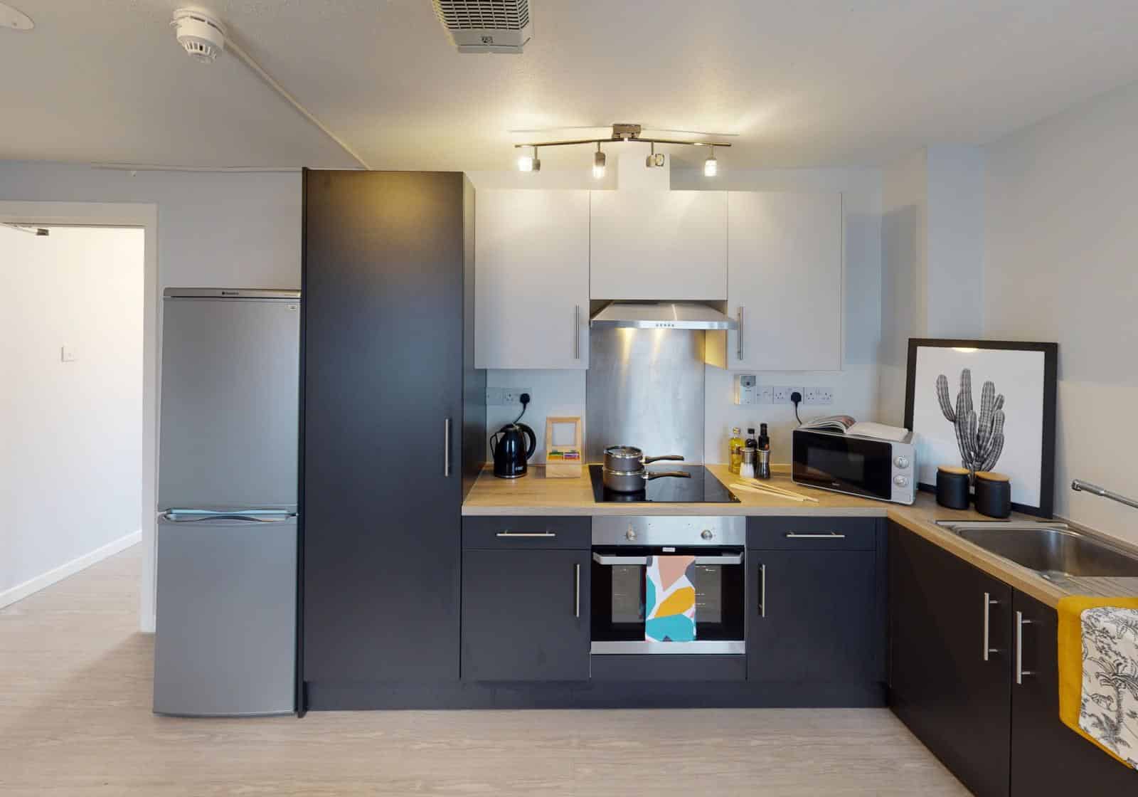 Common Area?w=400&h=260&fit=crop&q=40&auto=format&trim=auto