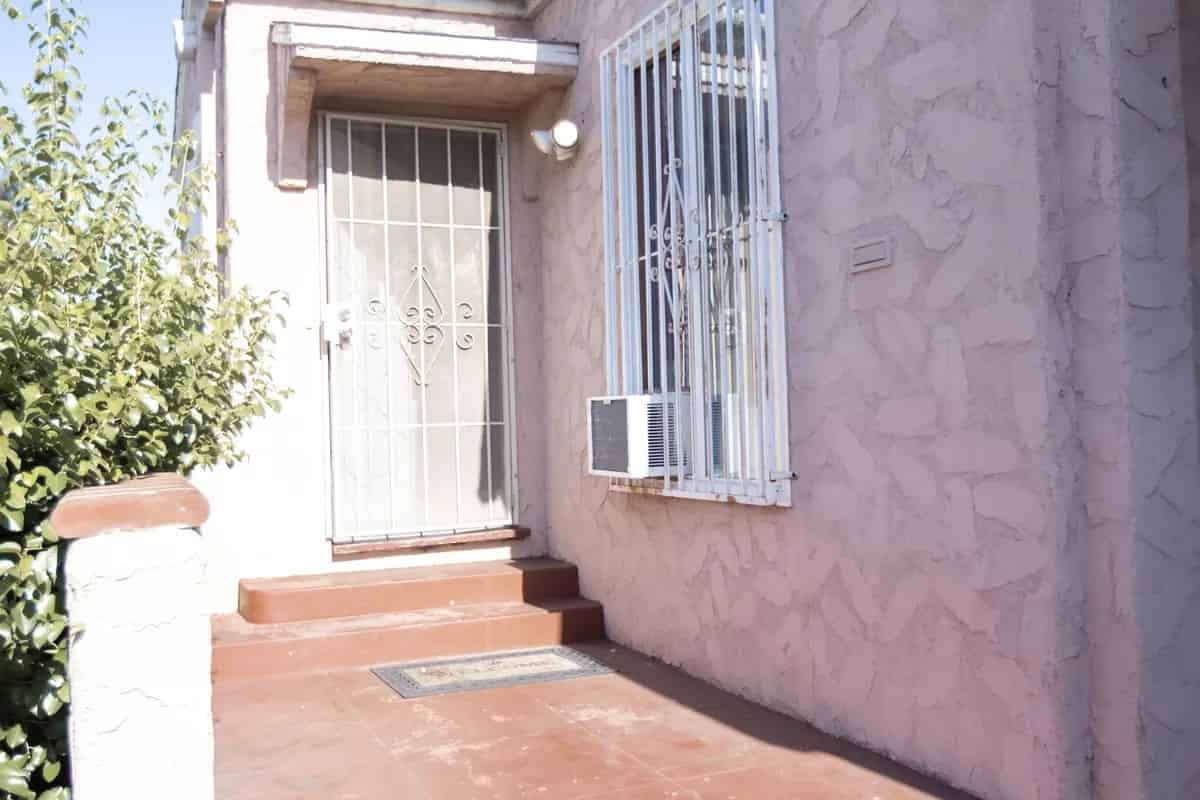 1302 W 35th St, Los Angeles - Los Angeles, California, United States - Exterior