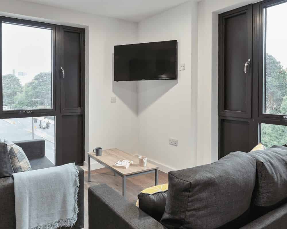 Common Area?w=400&h=260&fit=crop&q=40&auto=format&trim=auto