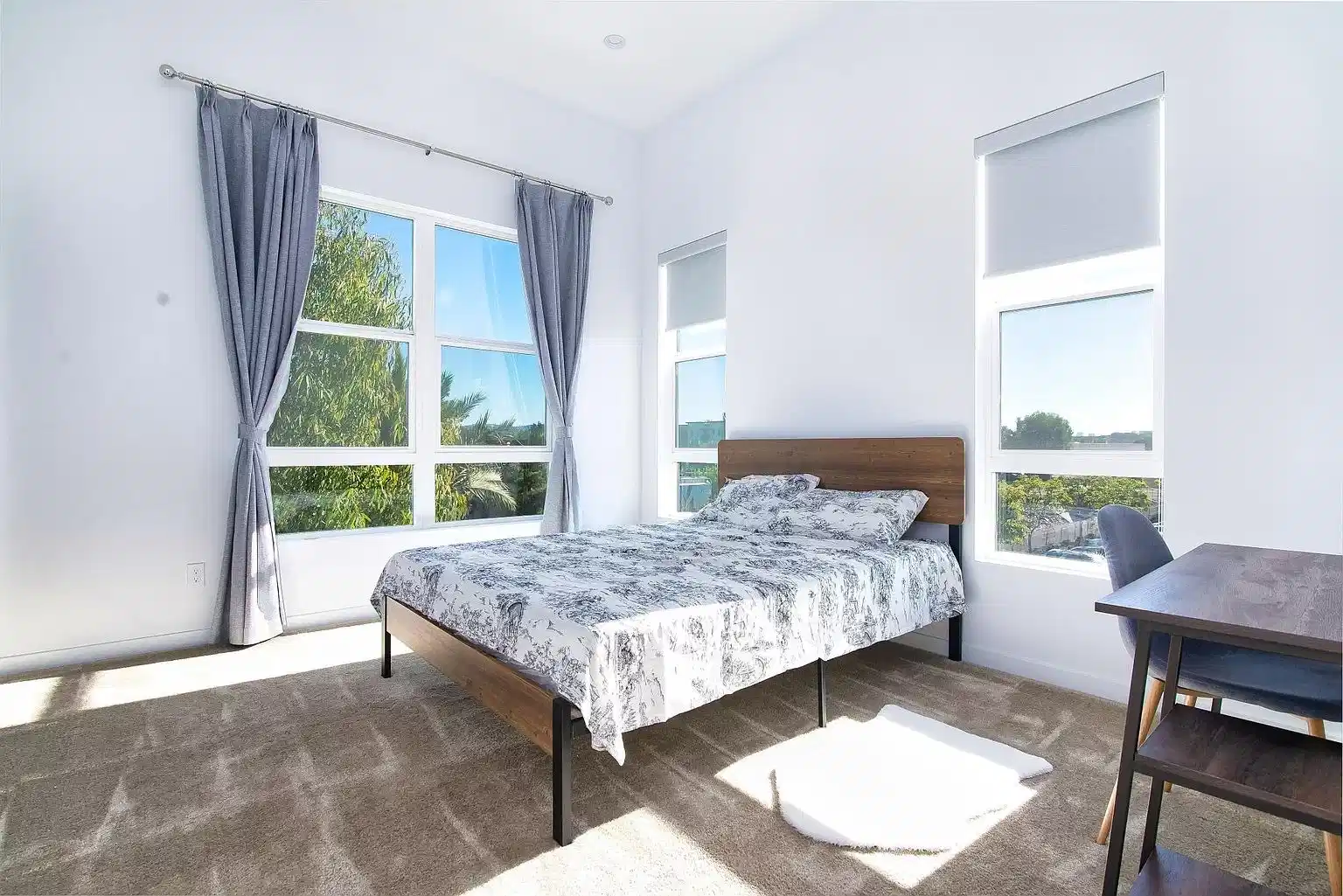 Common Area?w=400&h=260&fit=crop&q=40&auto=format&trim=auto