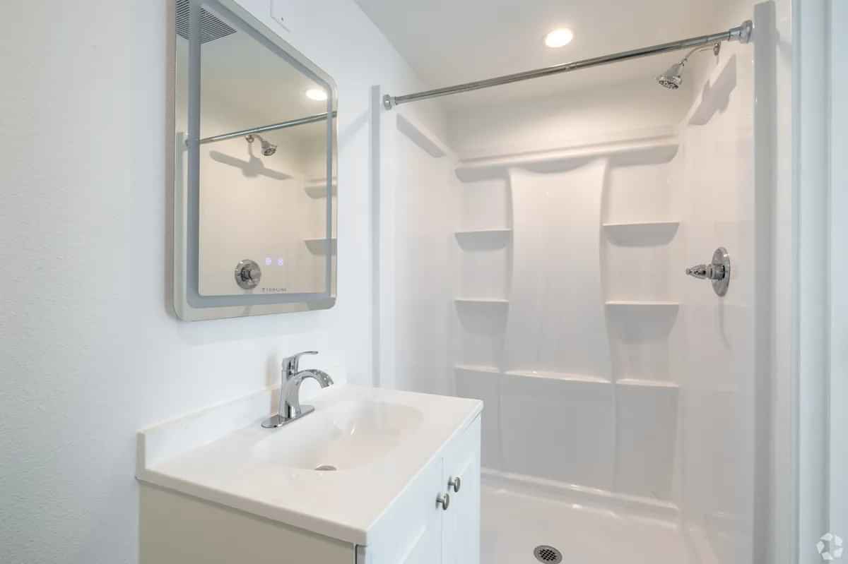 1360 W 35th St, Los Angeles - Los Angeles, California, United States - Amenities