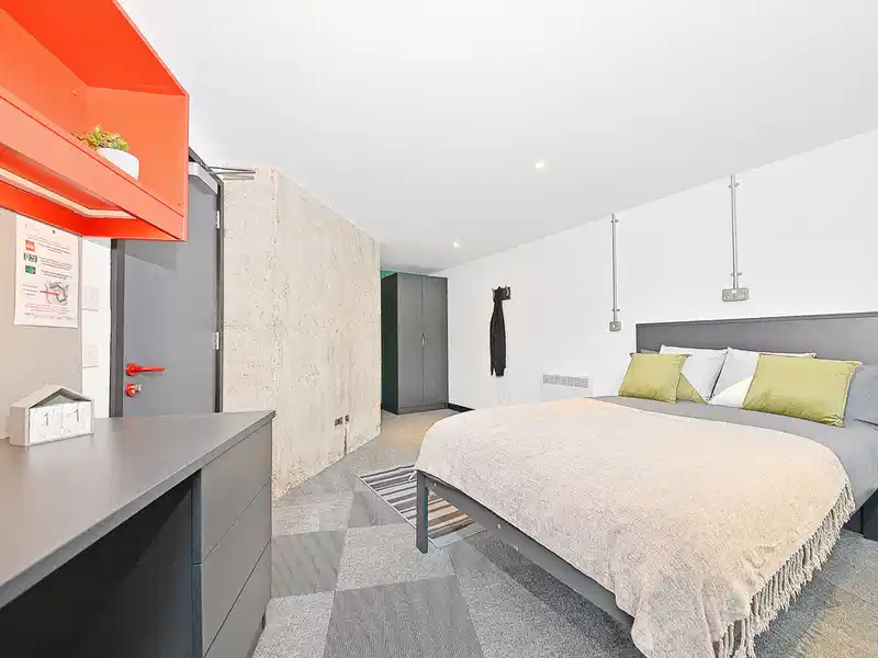 Common Area?w=400&h=260&fit=crop&q=40&auto=format&trim=auto