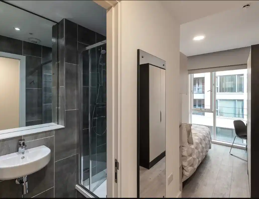 Amenities?w=400&h=260&fit=crop&q=40&auto=format&trim=auto