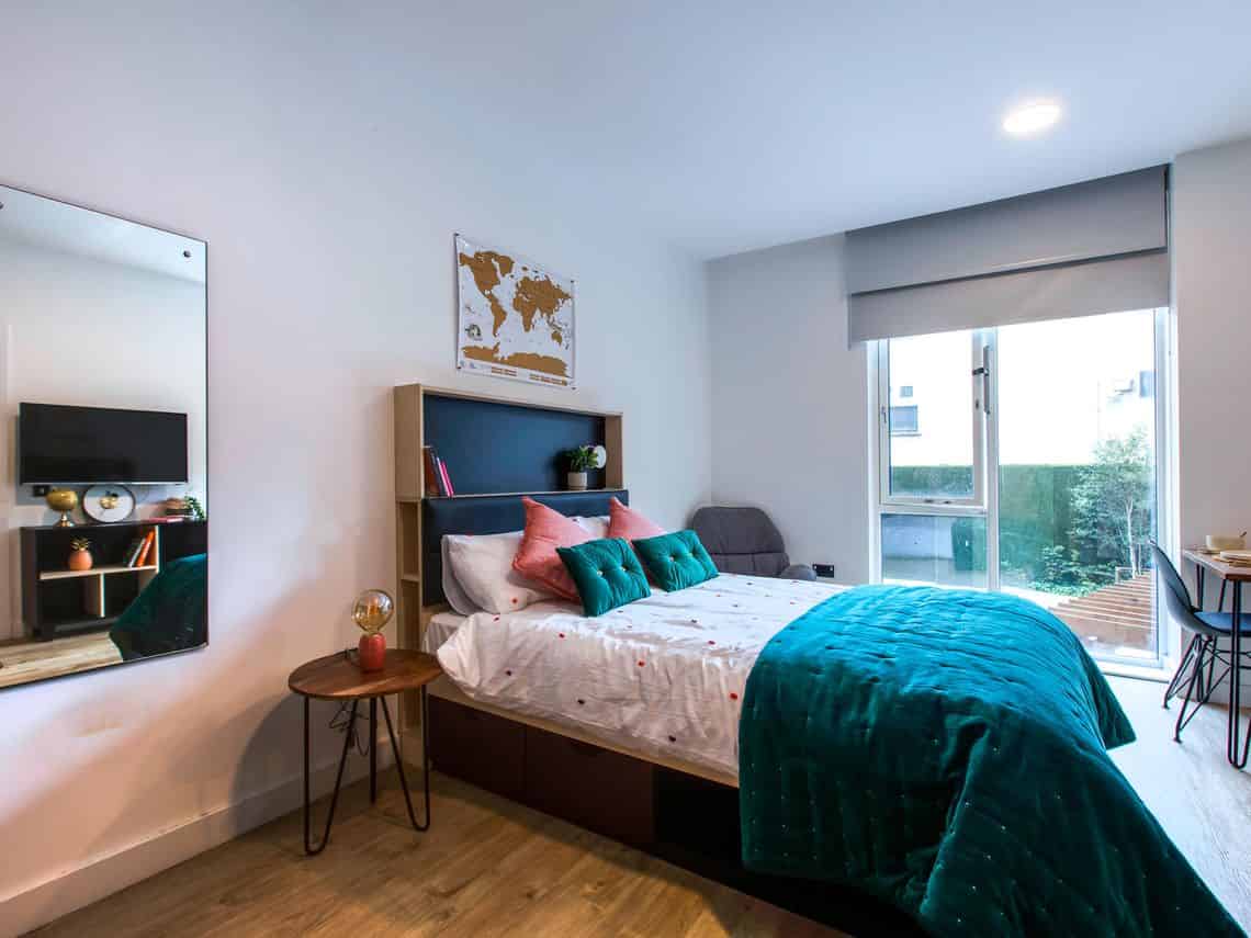 Amenities?w=400&h=260&fit=crop&q=40&auto=format&trim=auto