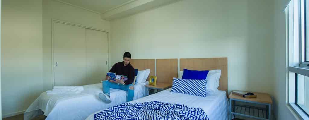 Kitchen?w=400&h=260&fit=crop&q=40&auto=format&trim=auto