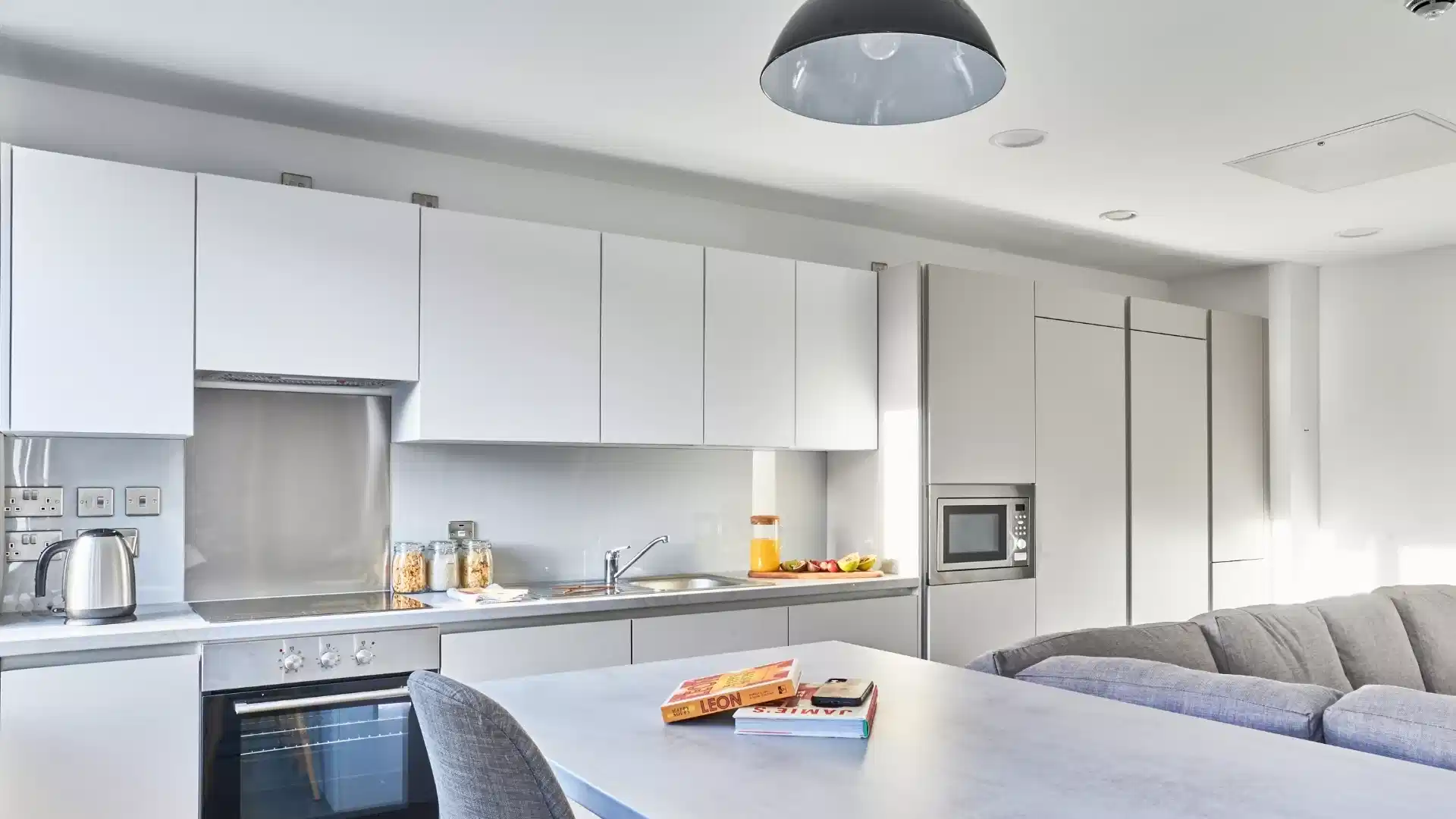 Exterior?w=400&h=260&fit=crop&q=40&auto=format&trim=auto