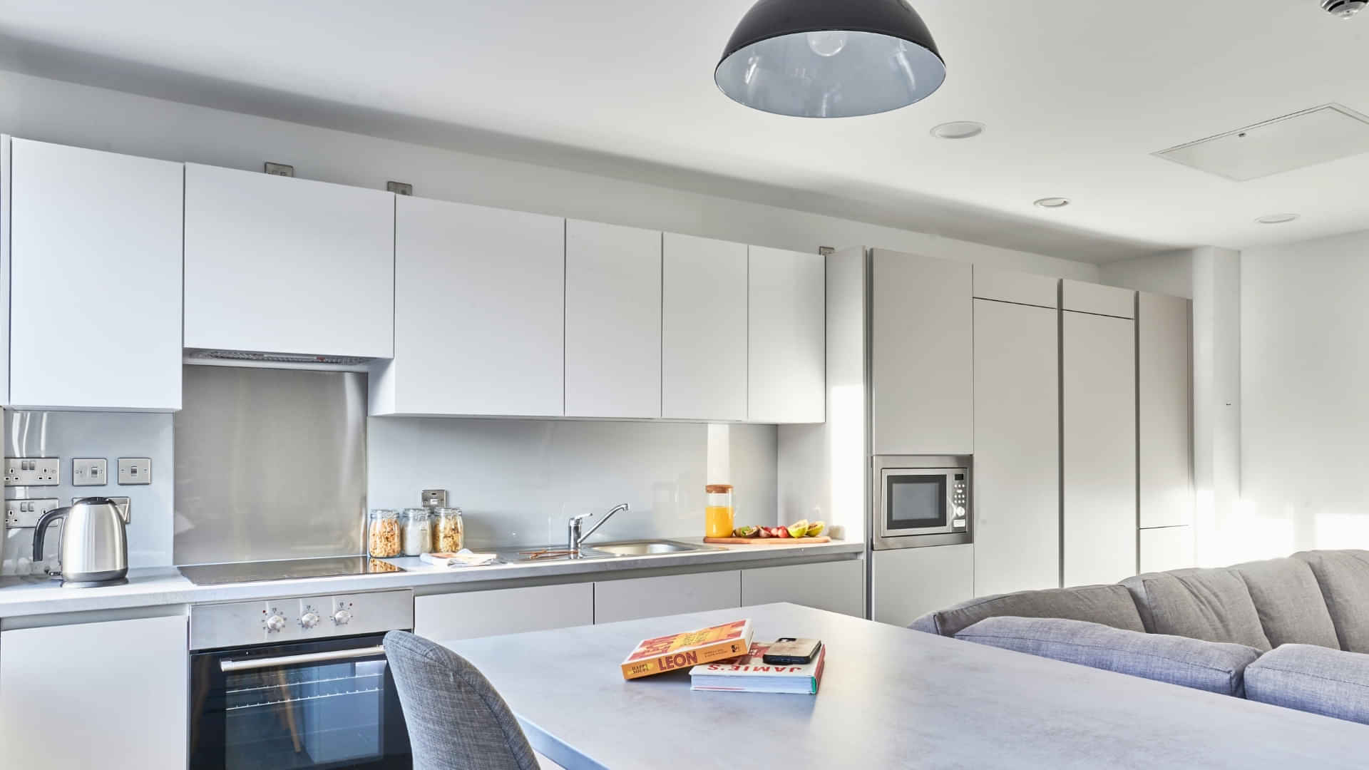 Common Area?w=400&h=260&fit=crop&q=40&auto=format&trim=auto