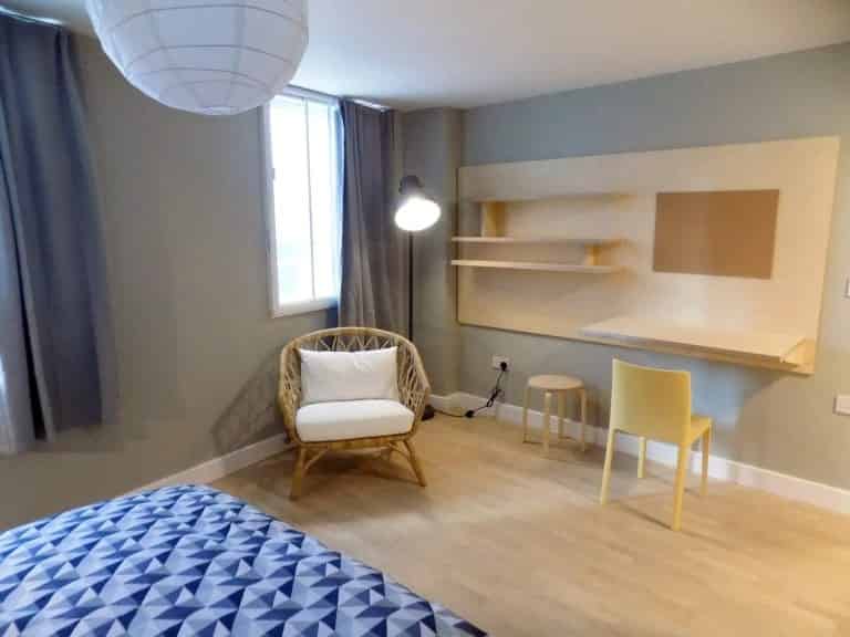 Common Area?w=400&h=260&fit=crop&q=40&auto=format&trim=auto