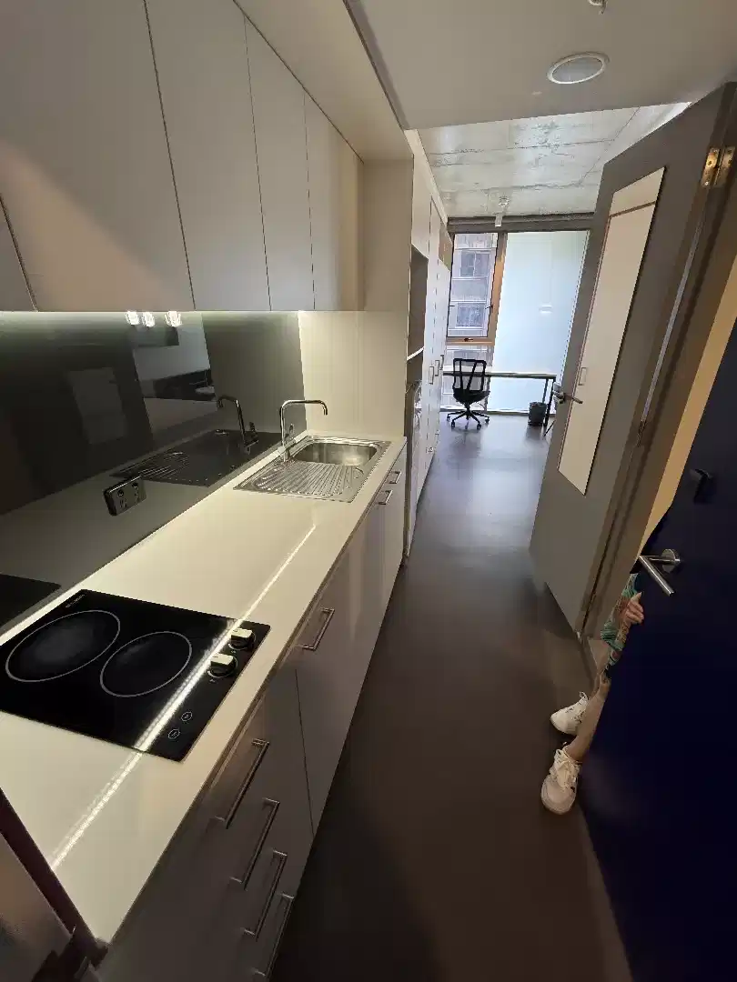 Common Area?w=400&h=260&fit=crop&q=40&auto=format&trim=auto