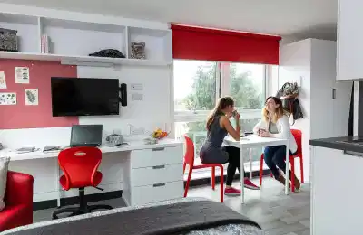 Amenities?w=400&h=260&fit=crop&q=40&auto=format&trim=auto