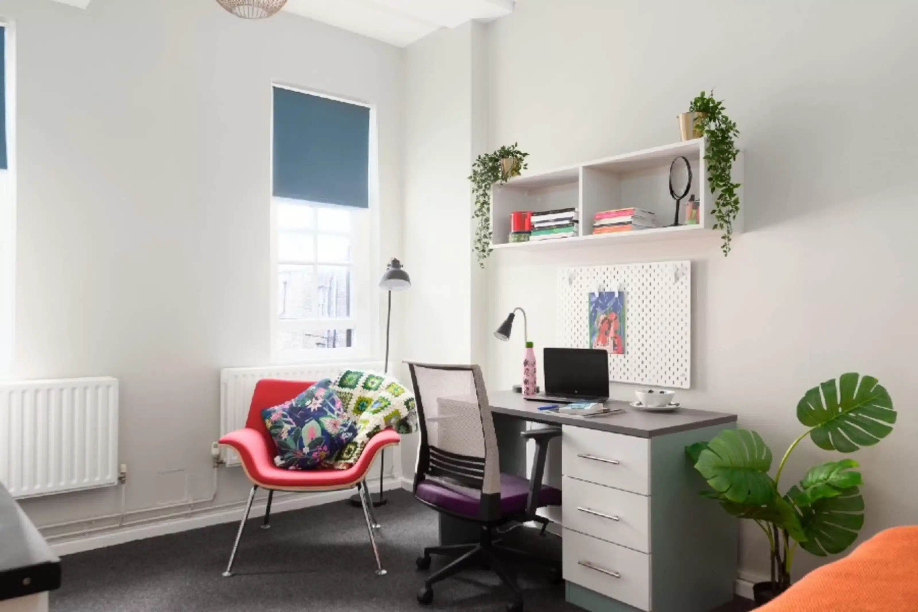 Common Area?w=400&h=260&fit=crop&q=40&auto=format&trim=auto