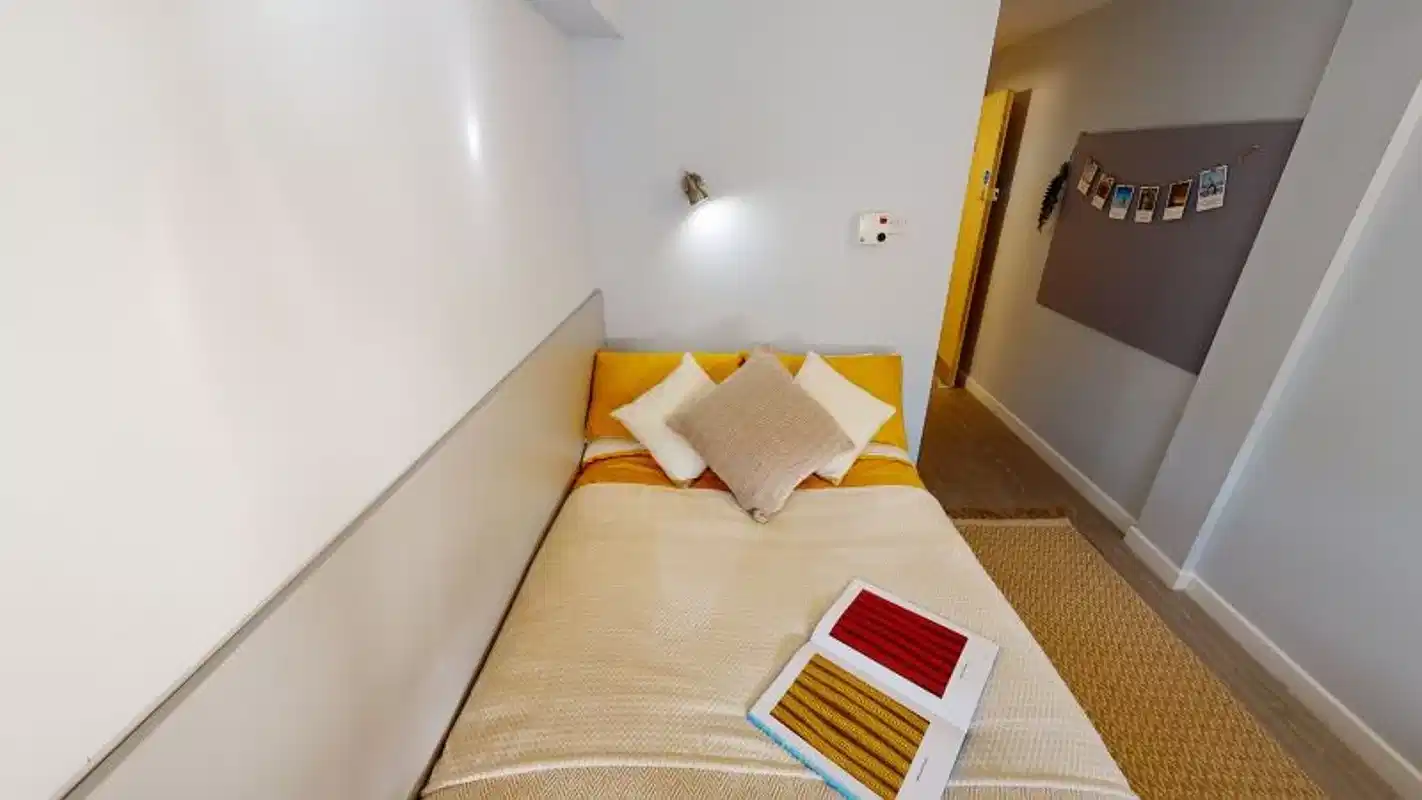 Gold En Suite