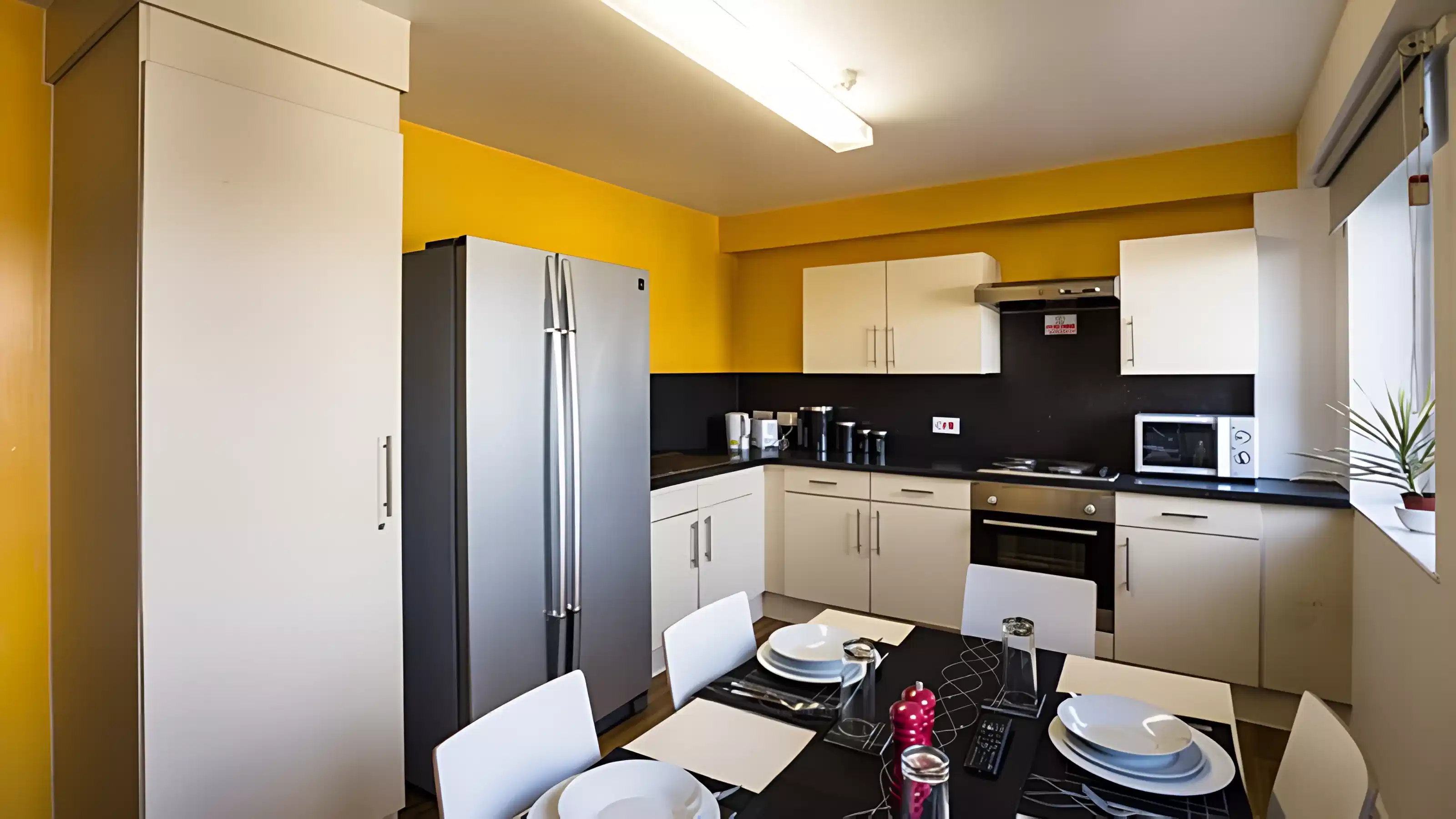 Exterior?w=400&h=260&fit=crop&q=40&auto=format&trim=auto