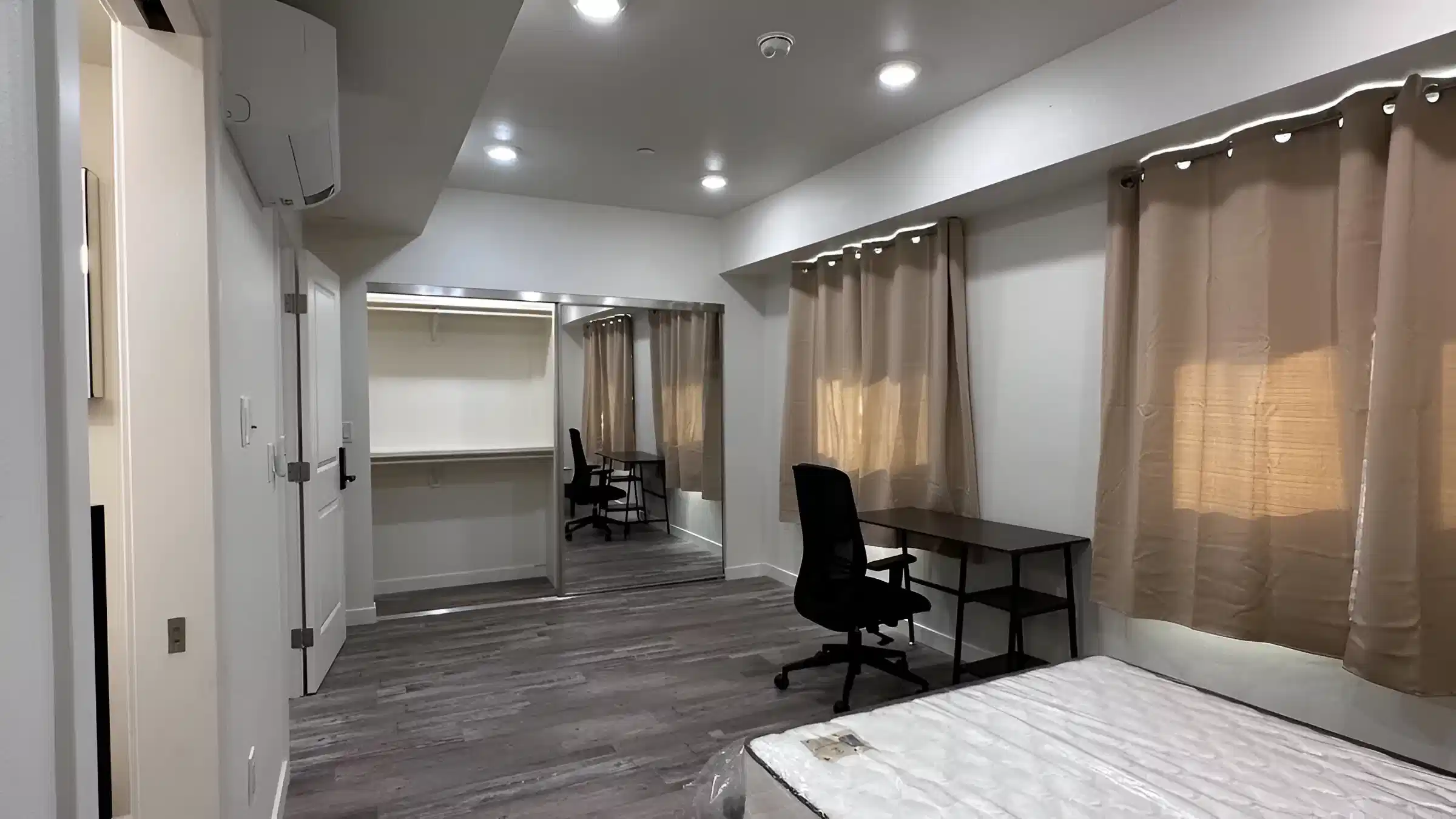 Kitchen?w=400&h=260&fit=crop&q=40&auto=format&trim=auto