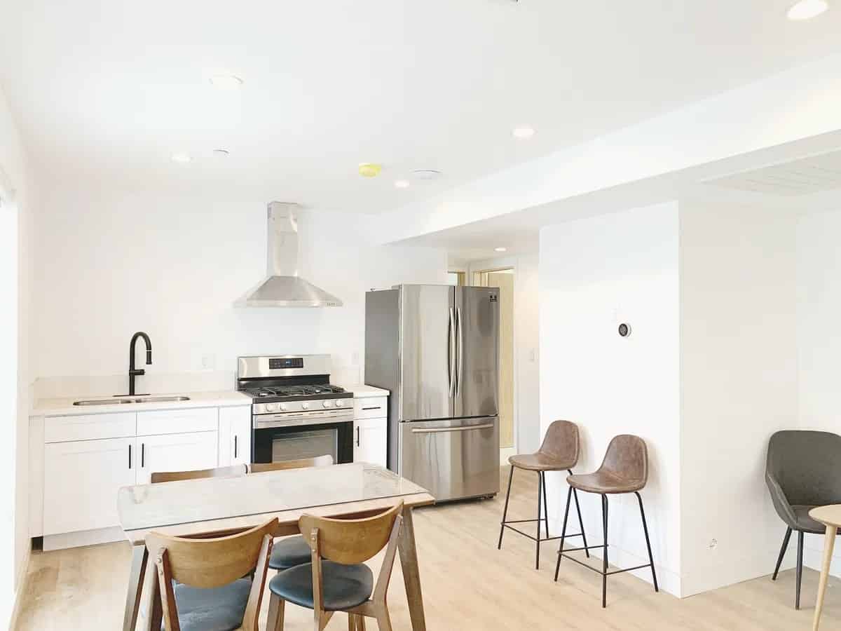 Kitchen?w=400&h=260&fit=crop&q=40&auto=format&trim=auto