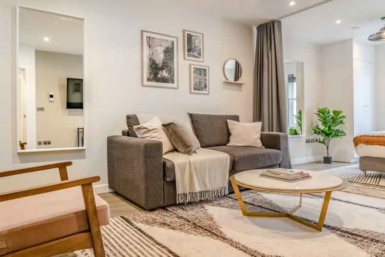 Kitchen?w=400&h=260&fit=crop&q=40&auto=format&trim=auto