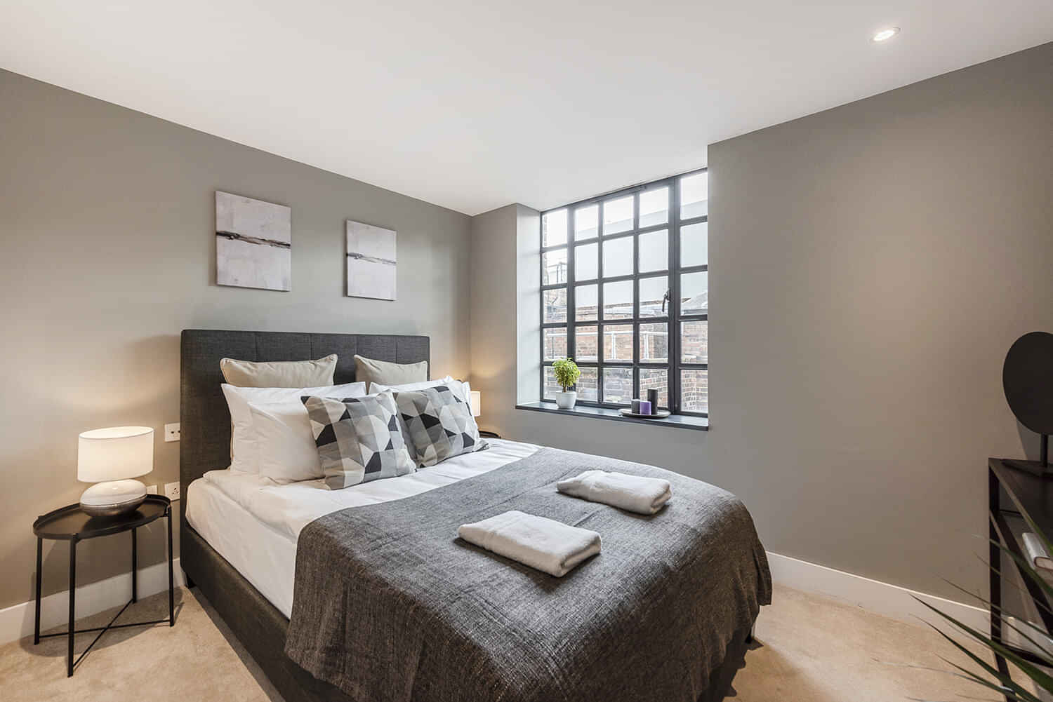 Kitchen?w=400&h=260&fit=crop&q=40&auto=format&trim=auto