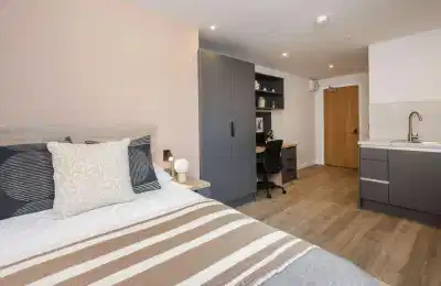Headrow Court, Leeds - Leeds, England, United Kingdom - Bedroom