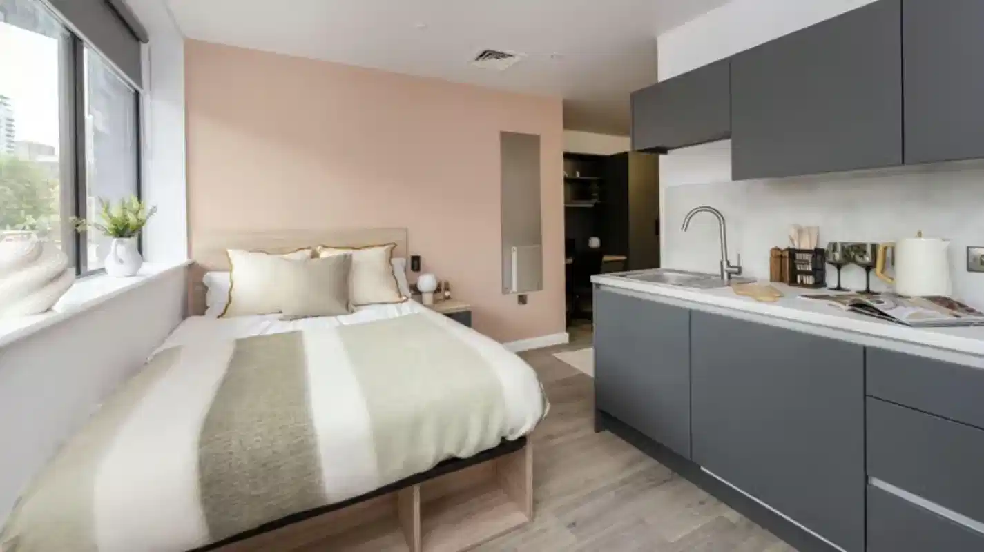 Bedroom?w=400&h=260&fit=crop&q=40&auto=format&trim=auto