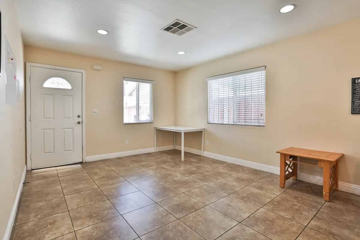 1374 W 35th Pl, Los Angeles - Los Angeles, California, United States - Amenities