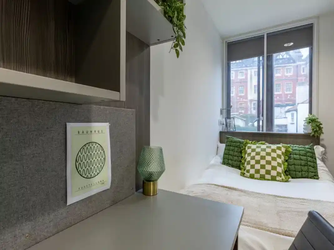 Centre Gate, Bristol - Bristol, England, United Kingdom - Amenities