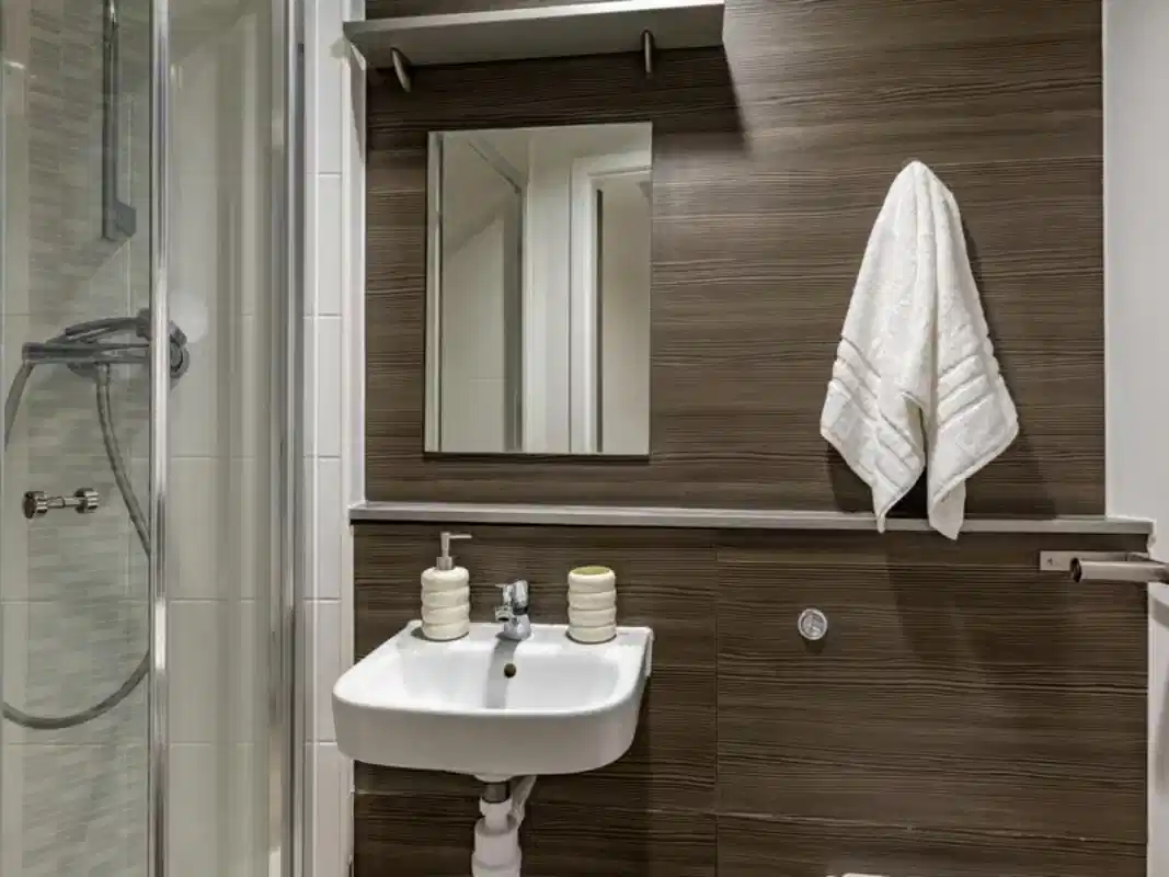 Amenities?w=400&h=260&fit=crop&q=40&auto=format&trim=auto