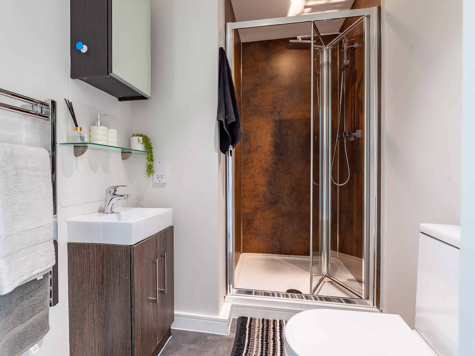 Amenities?w=400&h=260&fit=crop&q=40&auto=format&trim=auto