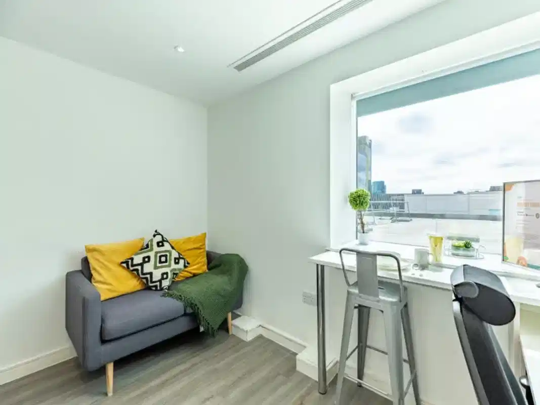 Amenities?w=400&h=260&fit=crop&q=40&auto=format&trim=auto