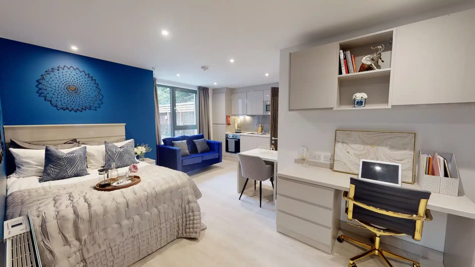 Common Area?w=400&h=260&fit=crop&q=40&auto=format&trim=auto