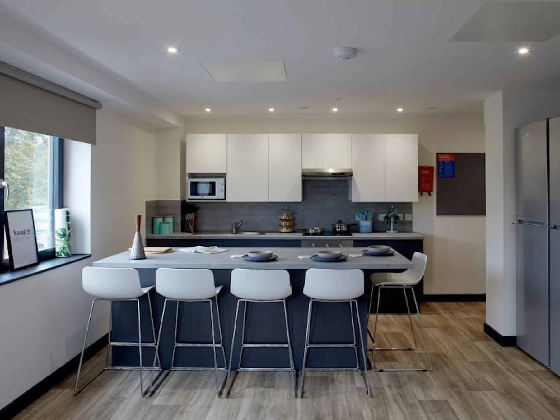 Amenities?w=400&h=260&fit=crop&q=40&auto=format&trim=auto