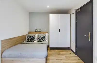 Amenities?w=400&h=260&fit=crop&q=40&auto=format&trim=auto