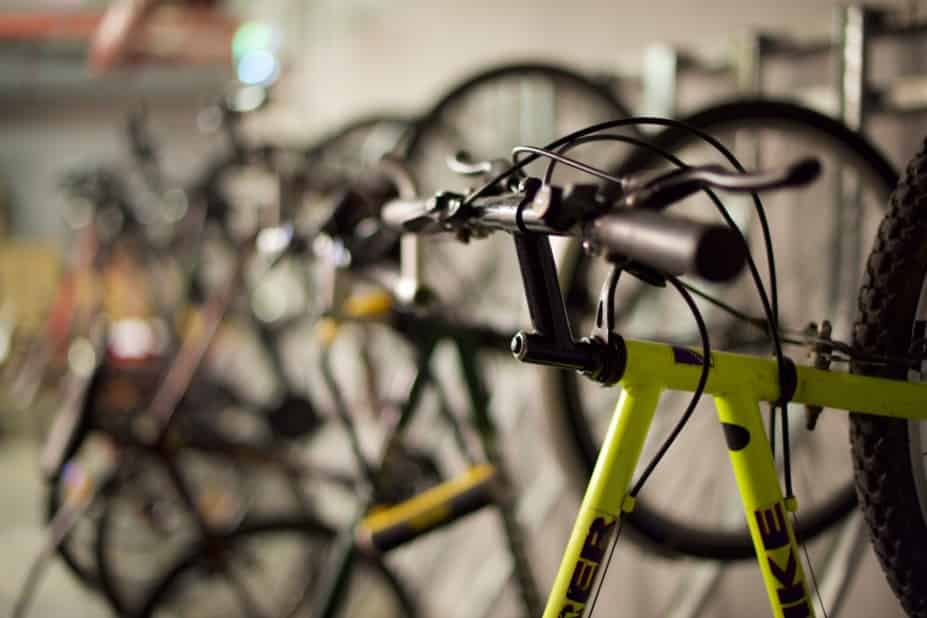 Exterior?w=400&h=260&fit=crop&q=40&auto=format&trim=auto