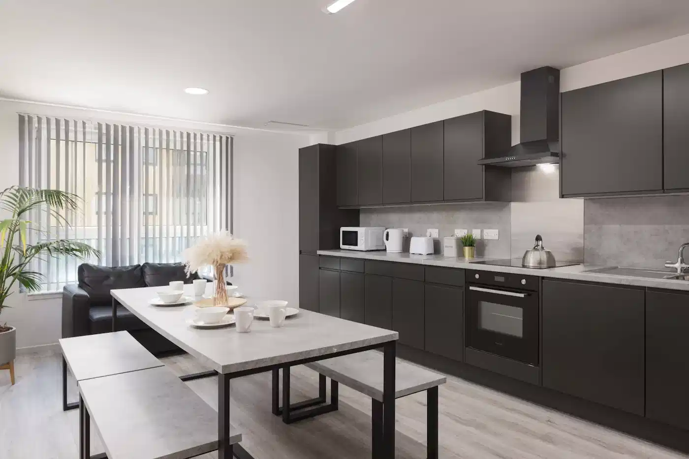 Common Area?w=400&h=260&fit=crop&q=40&auto=format&trim=auto