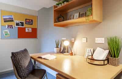 Amenities?w=400&h=260&fit=crop&q=40&auto=format&trim=auto