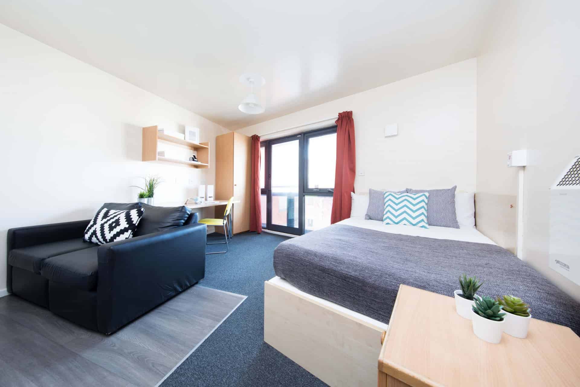 Amenities?w=400&h=260&fit=crop&q=40&auto=format&trim=auto